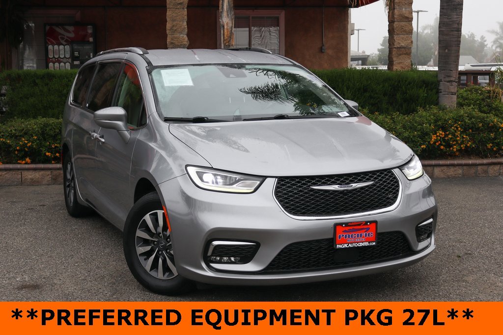 Used 2021 Chrysler Pacifica Touring-L image 2