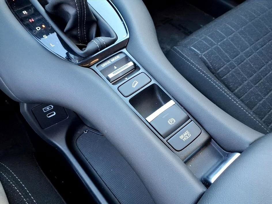 Used 2024 Honda HR-V LX image 21