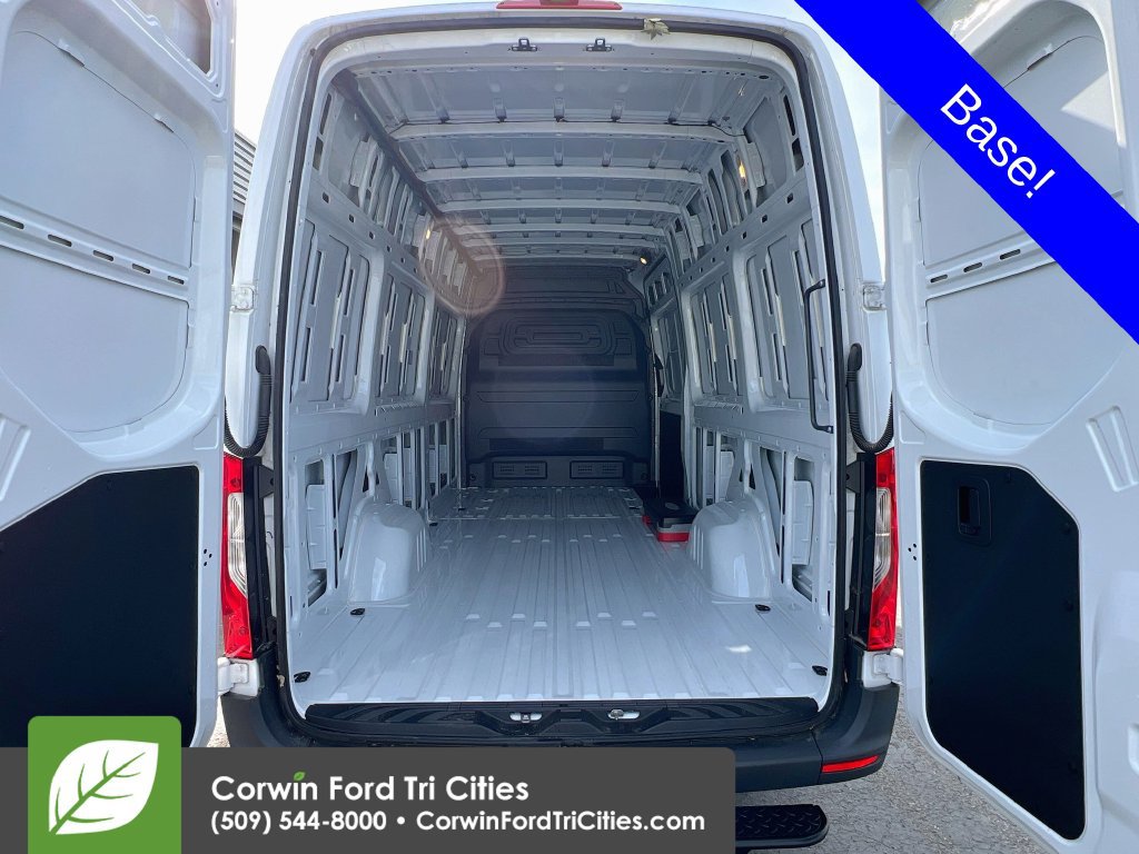 Used 2025 Mercedes-Benz Sprinter 2500 image 12