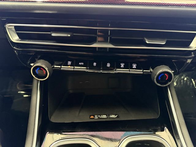 Used 2024 Chevrolet Traverse Z71 w/ LPO, Floor Liner Package image 38