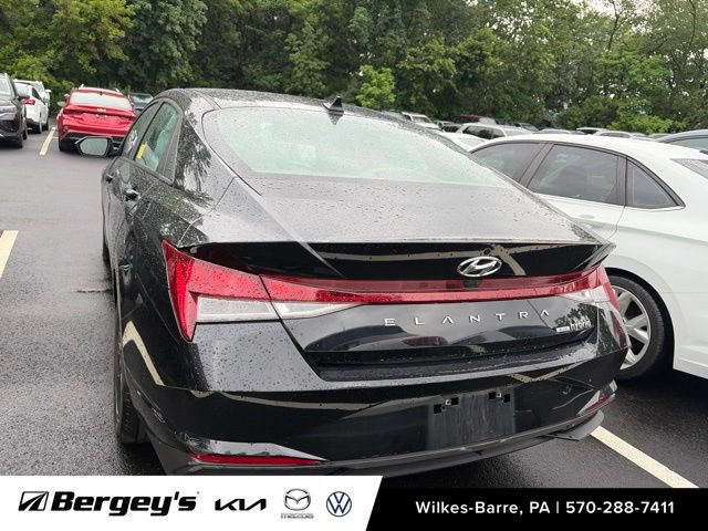 Used 2023 Hyundai Elantra Blue w/ Preferred Accessory Package FWD image 10