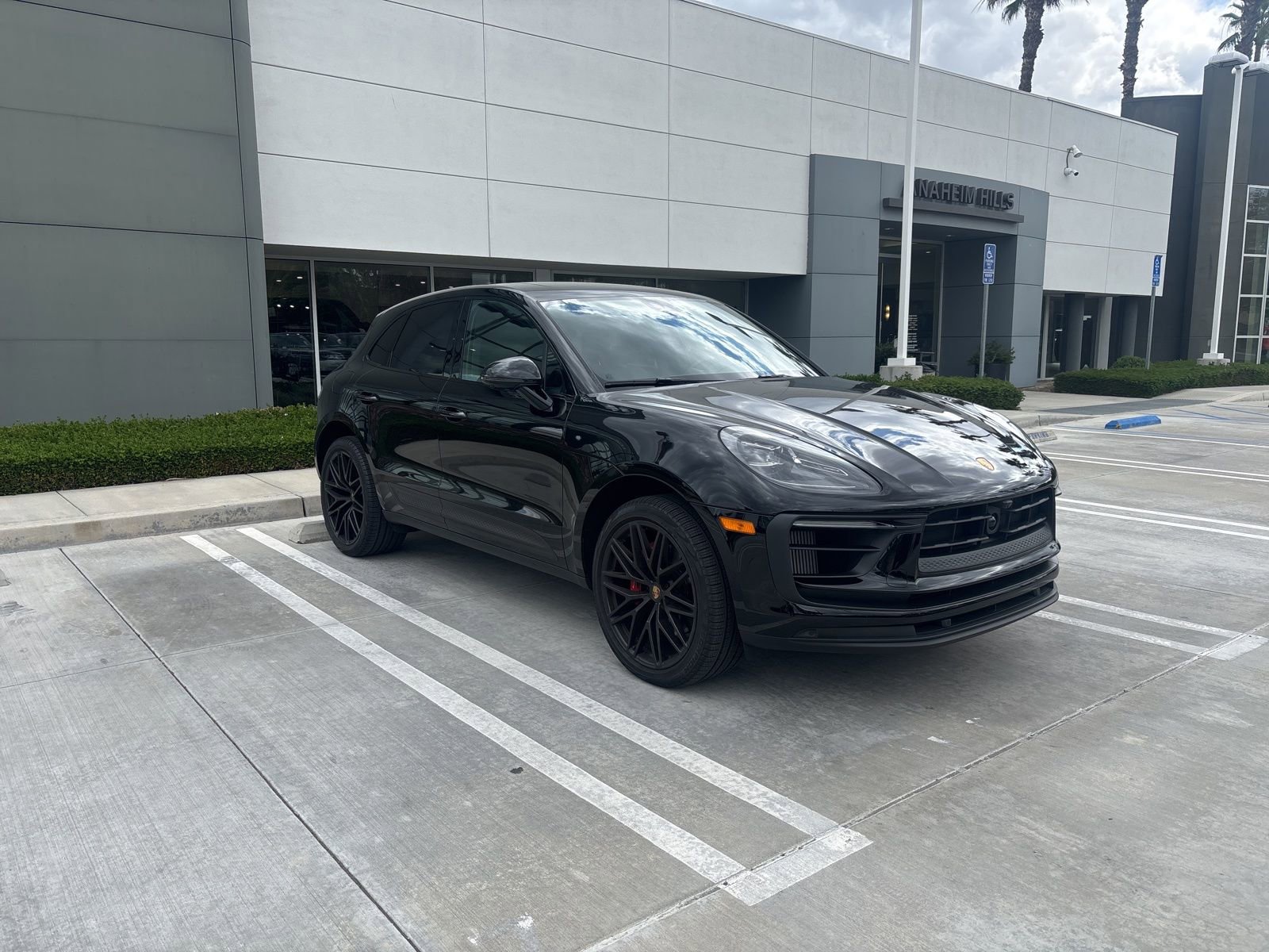 Used 2024 Porsche Macan S AWD/4WD image 2
