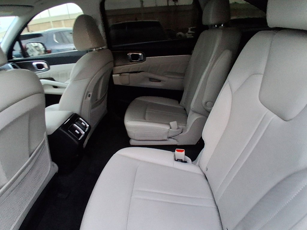 Used 2024 Kia Sorento SX image 17
