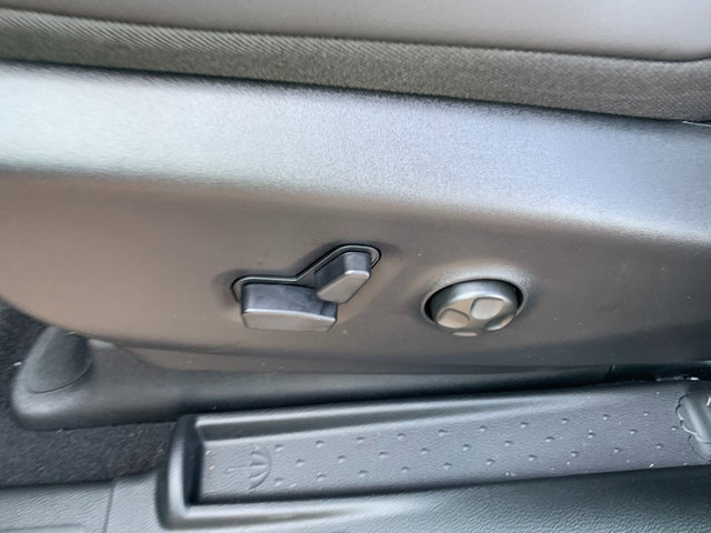 New 2027 Chrysler Pacifica Select FWD image 16