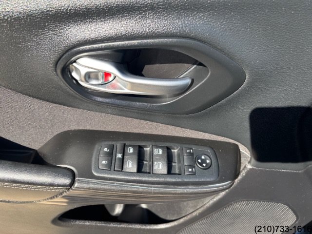 Used 2014 Jeep Cherokee Latitude FWD image 16