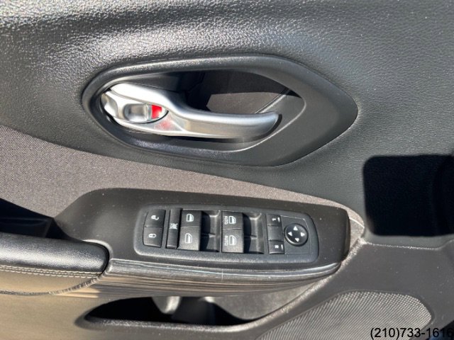 Used 2014 Jeep Cherokee Latitude image 16