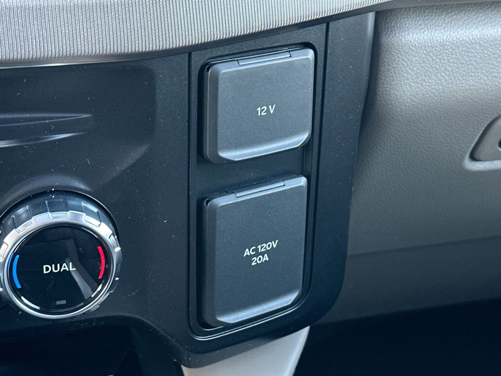 New 2026 Ford F450 Platinum w/ Platinum Plus Package image 28