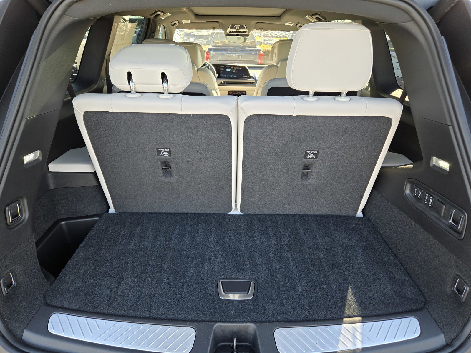 Used 2026 Cadillac Vistiq Sport image 9