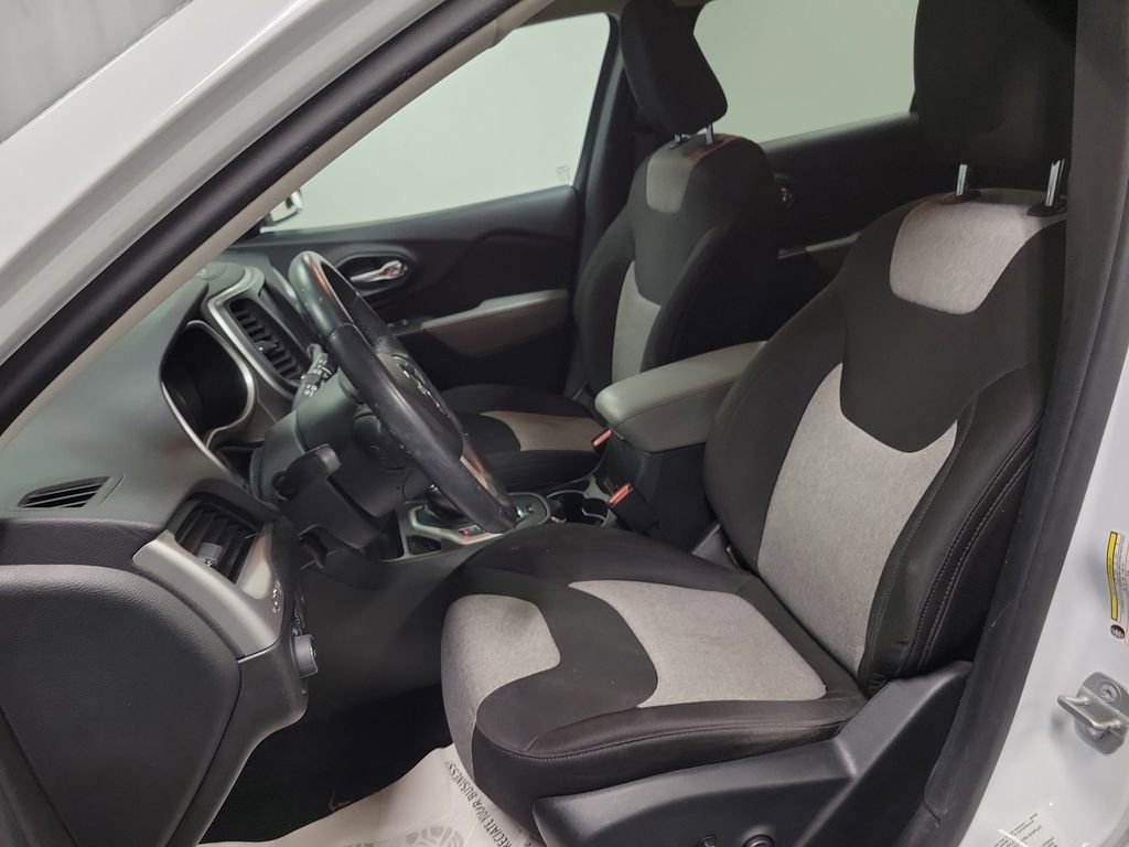 Used 2014 Jeep Cherokee Latitude w/ Comfort/Convenience Group image 14