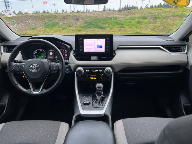 Used 2021 Toyota RAV4 XLE w/ Convenience Package image 13