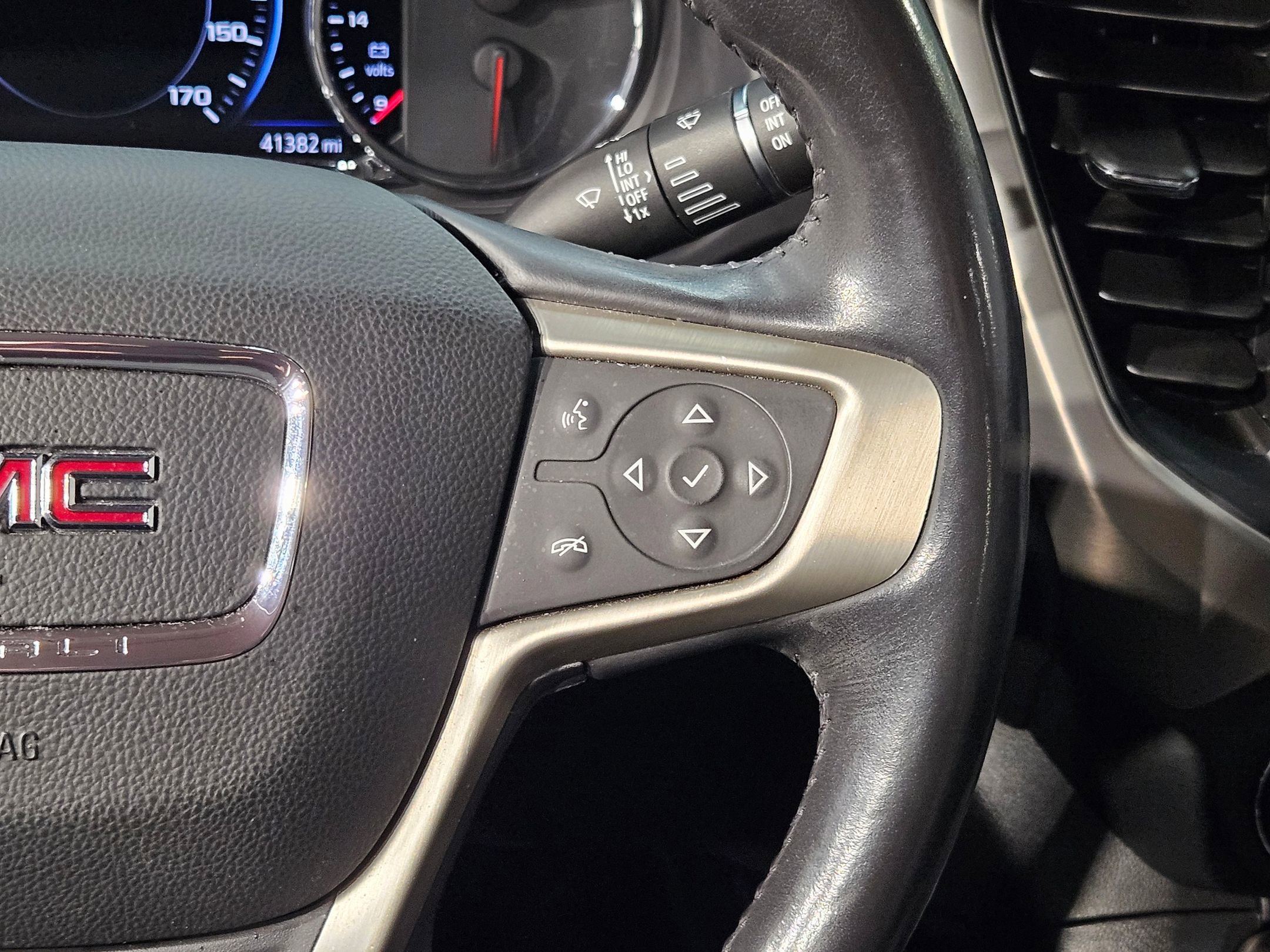 Used 2022 GMC Acadia Denali image 29