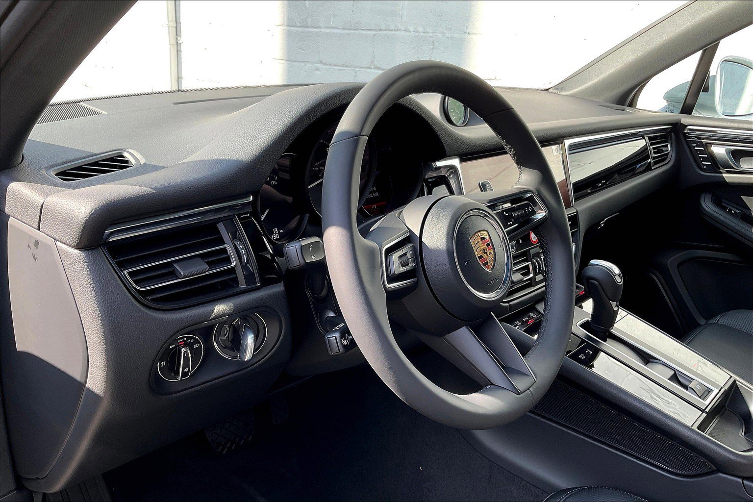 New 2026 Porsche Macan image 4