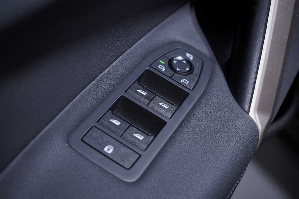 Used 2024 BMW iX xDrive50 image 16