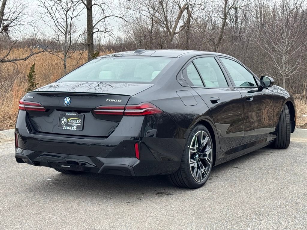 New 2026 BMW 550e xDrive w/ Premium Package image 6