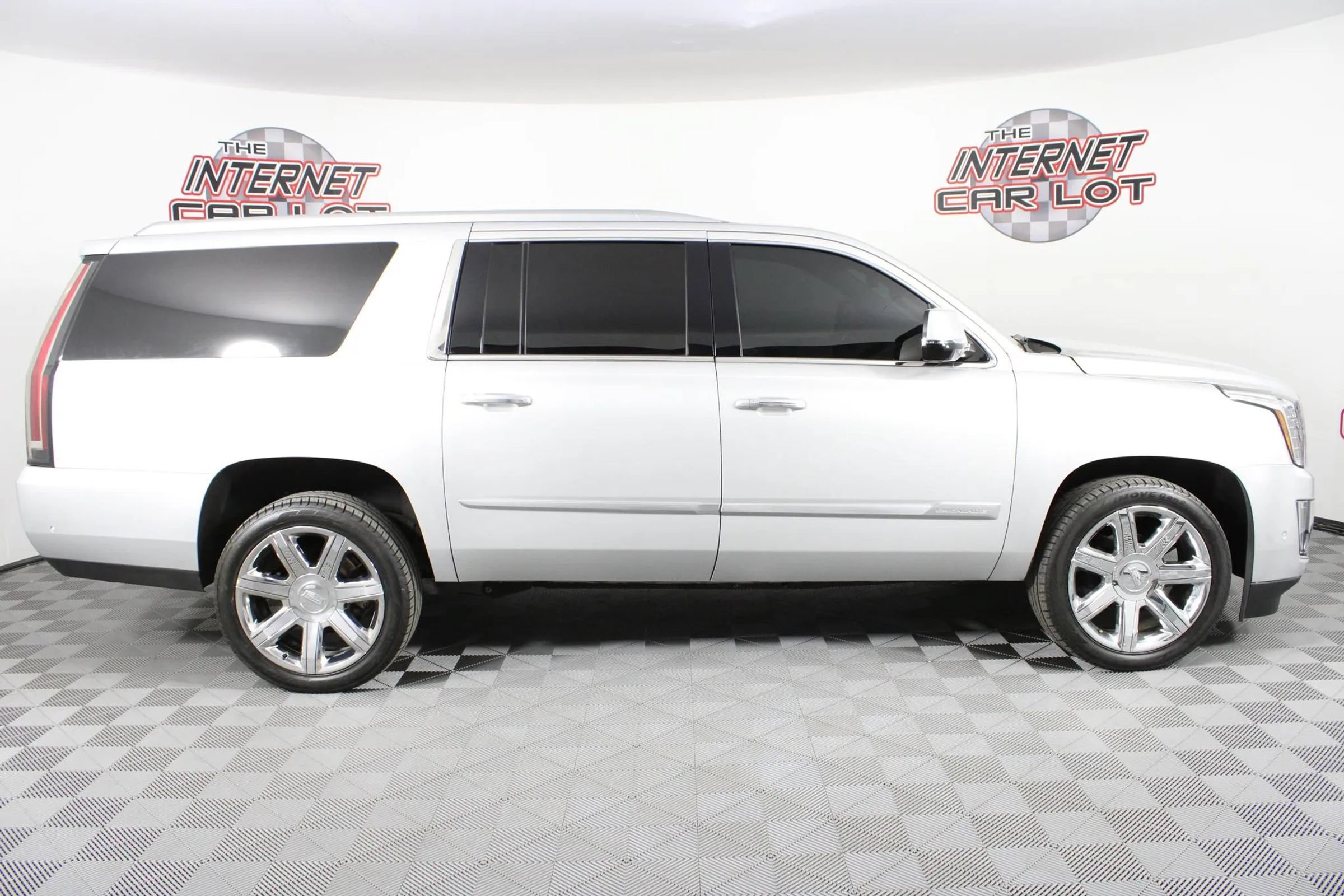 Used 2020 Cadillac Escalade ESV Luxury AWD/4WD image 8