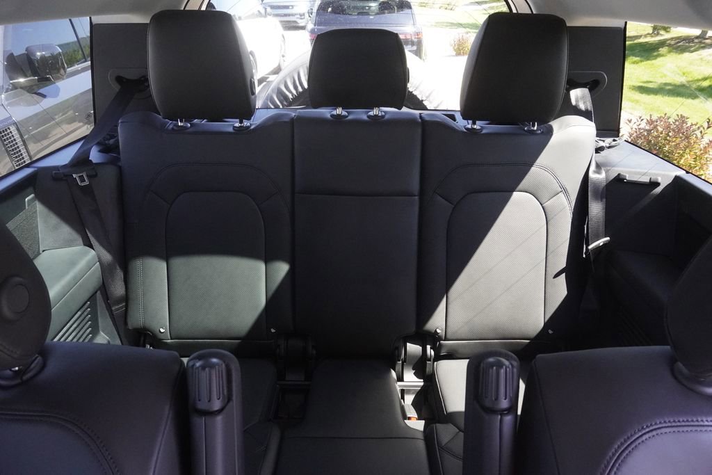 New 2025 Land Rover Defender 130 S image 31