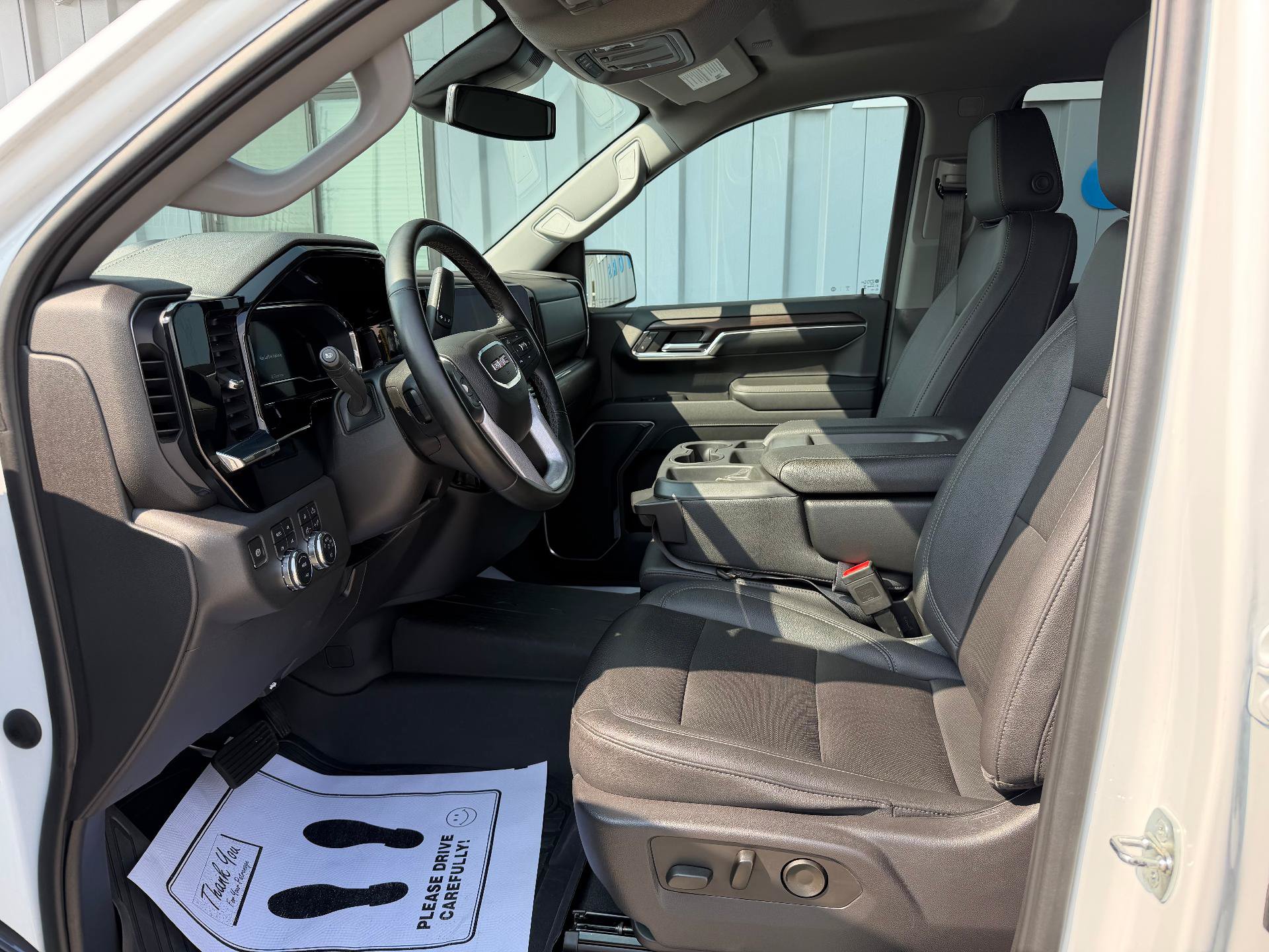 Used 2023 GMC Sierra 1500 SLT AWD/4WD image 11