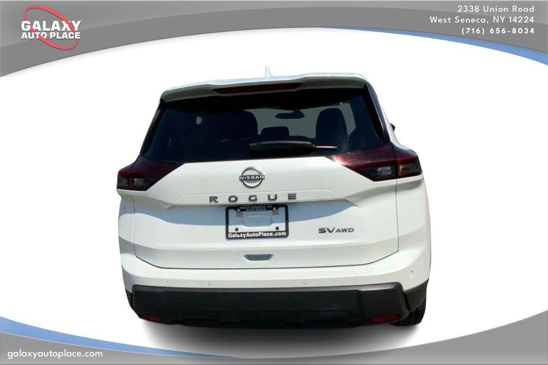 Used 2024 Nissan Rogue SV AWD/4WD image 6