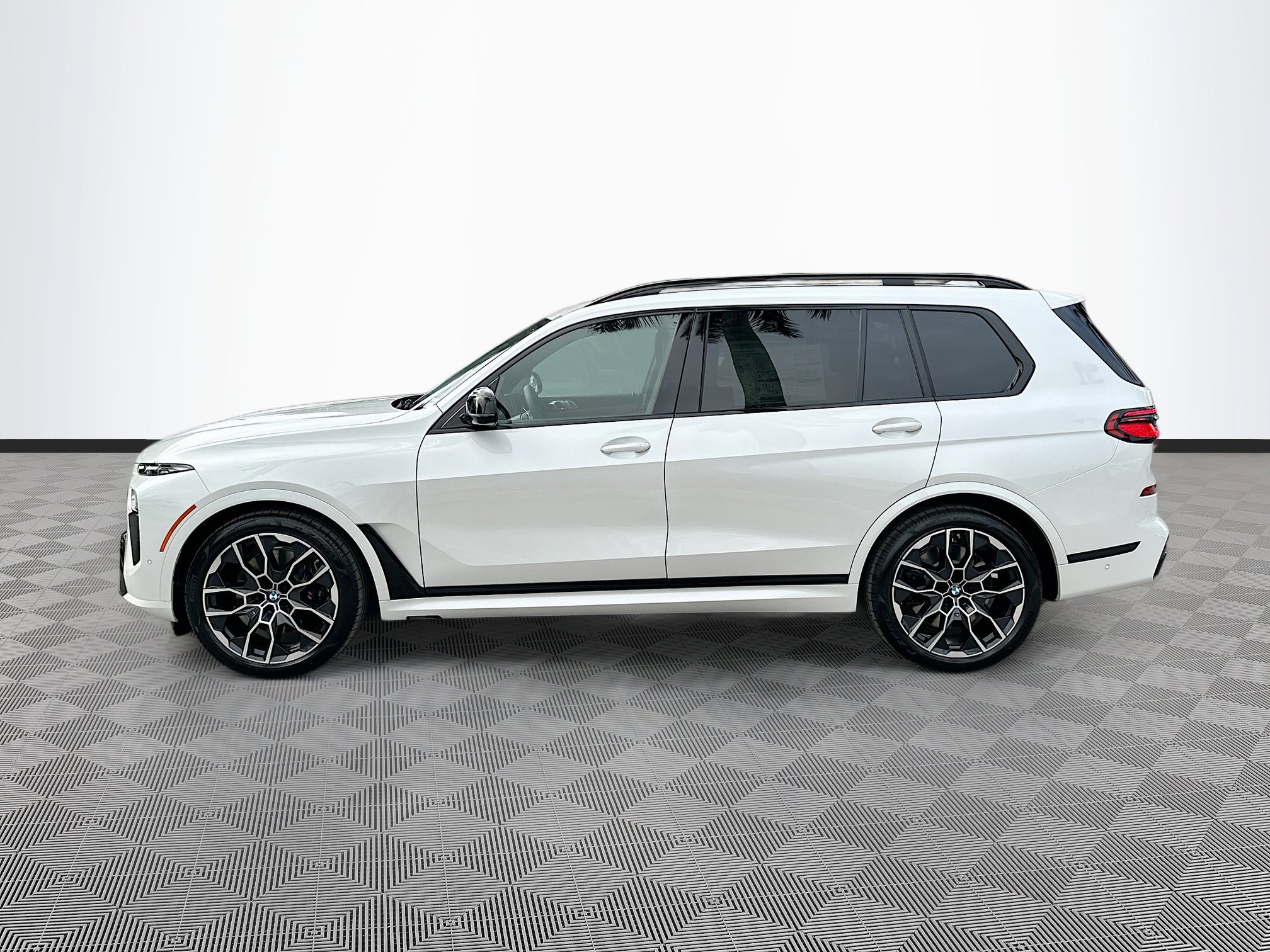 New 2026 BMW X7 M60i image 4