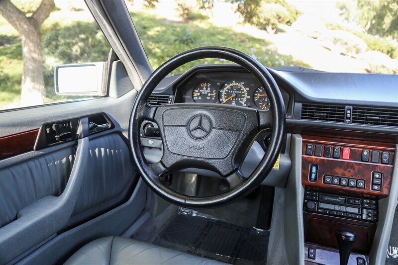 Used 1995 Mercedes-Benz E 320 Convertible image 64