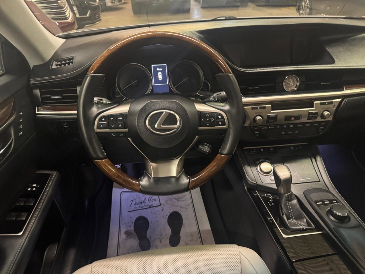 Used 2016 Lexus ES 350 w/ Premium Package w/Wood Trim FWD image 11