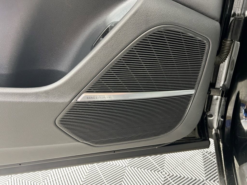 Used 2022 Audi Q8 Prestige w/ Prestige Package image 18