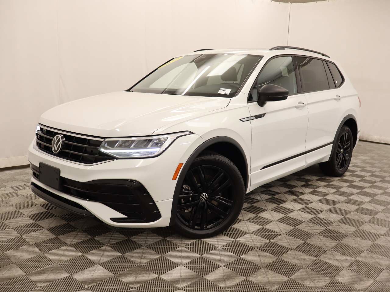 Used 2022 Volkswagen Tiguan SE R-Line