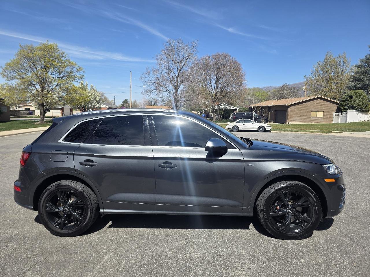 Used 2018 Audi SQ5 Premium Plus w/ Navigation Package image 2