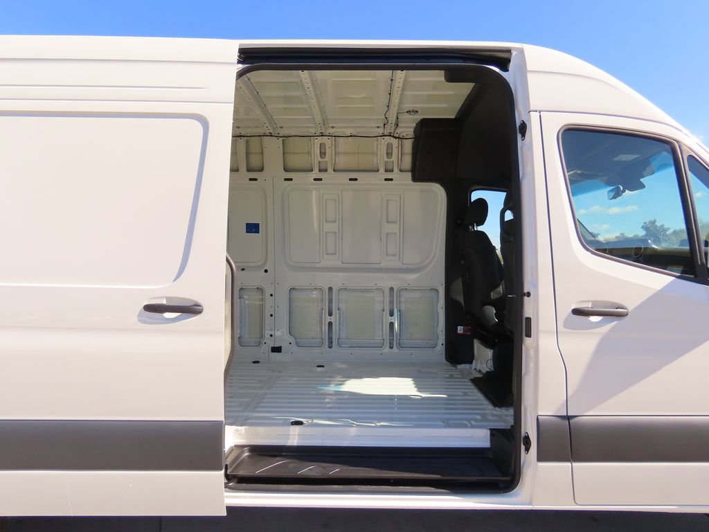 Used 2025 Mercedes-Benz Sprinter 2500 image 26