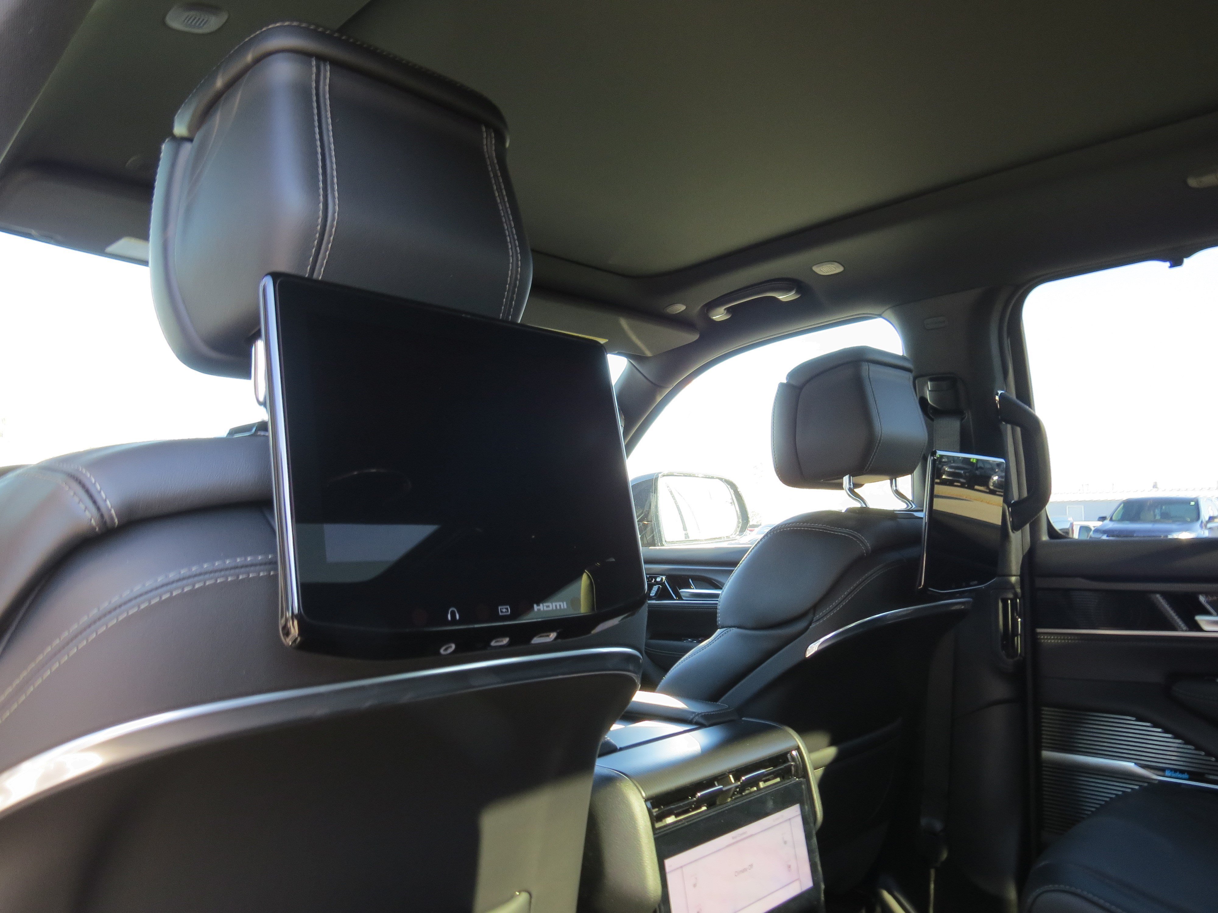 New 2026 Jeep Grand Wagoneer Summit w/ Rear Seat Video Group I AWD/4WD image 18