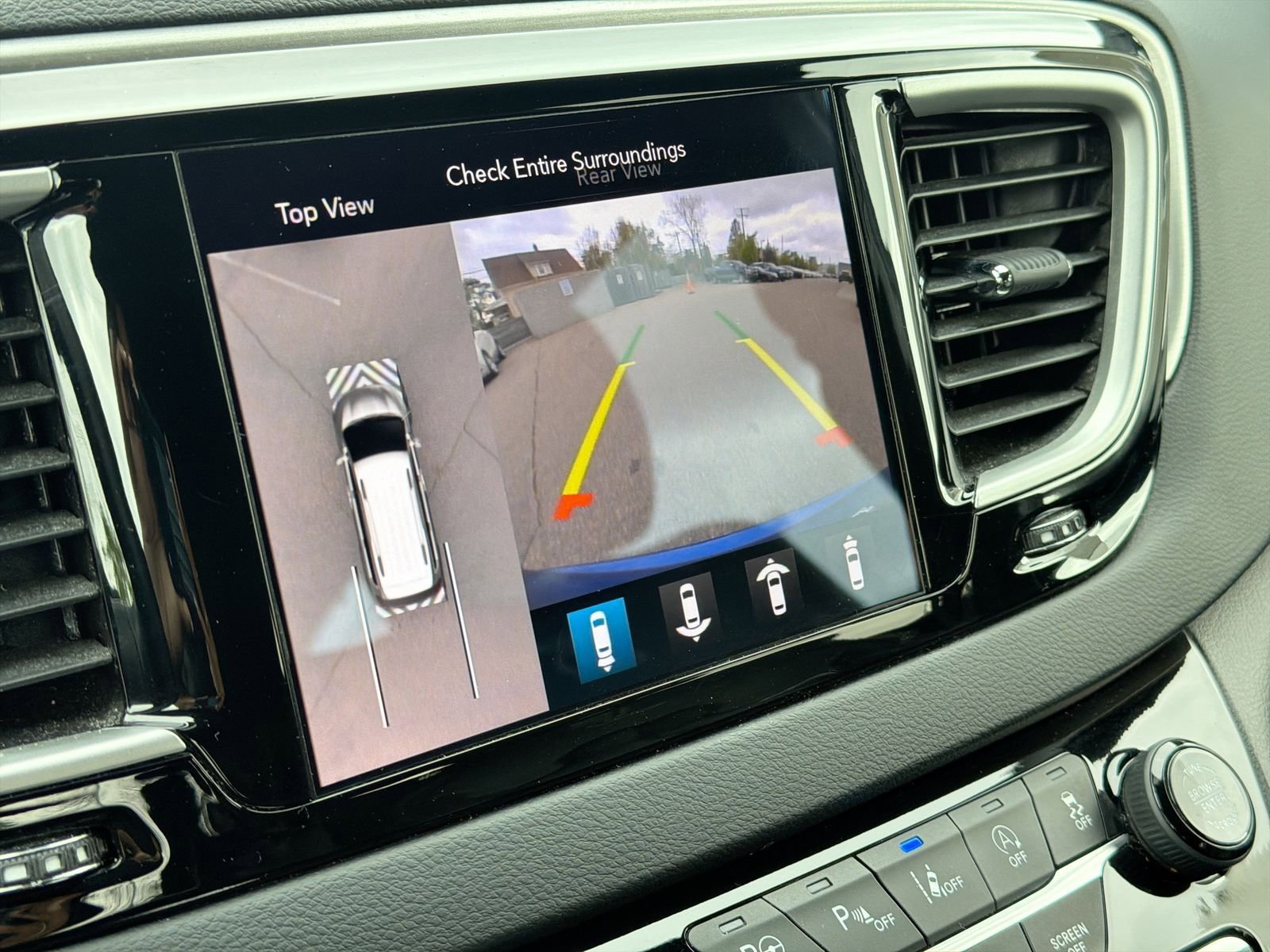Used 2020 Chrysler Pacifica Touring-L AWD/4WD image 36
