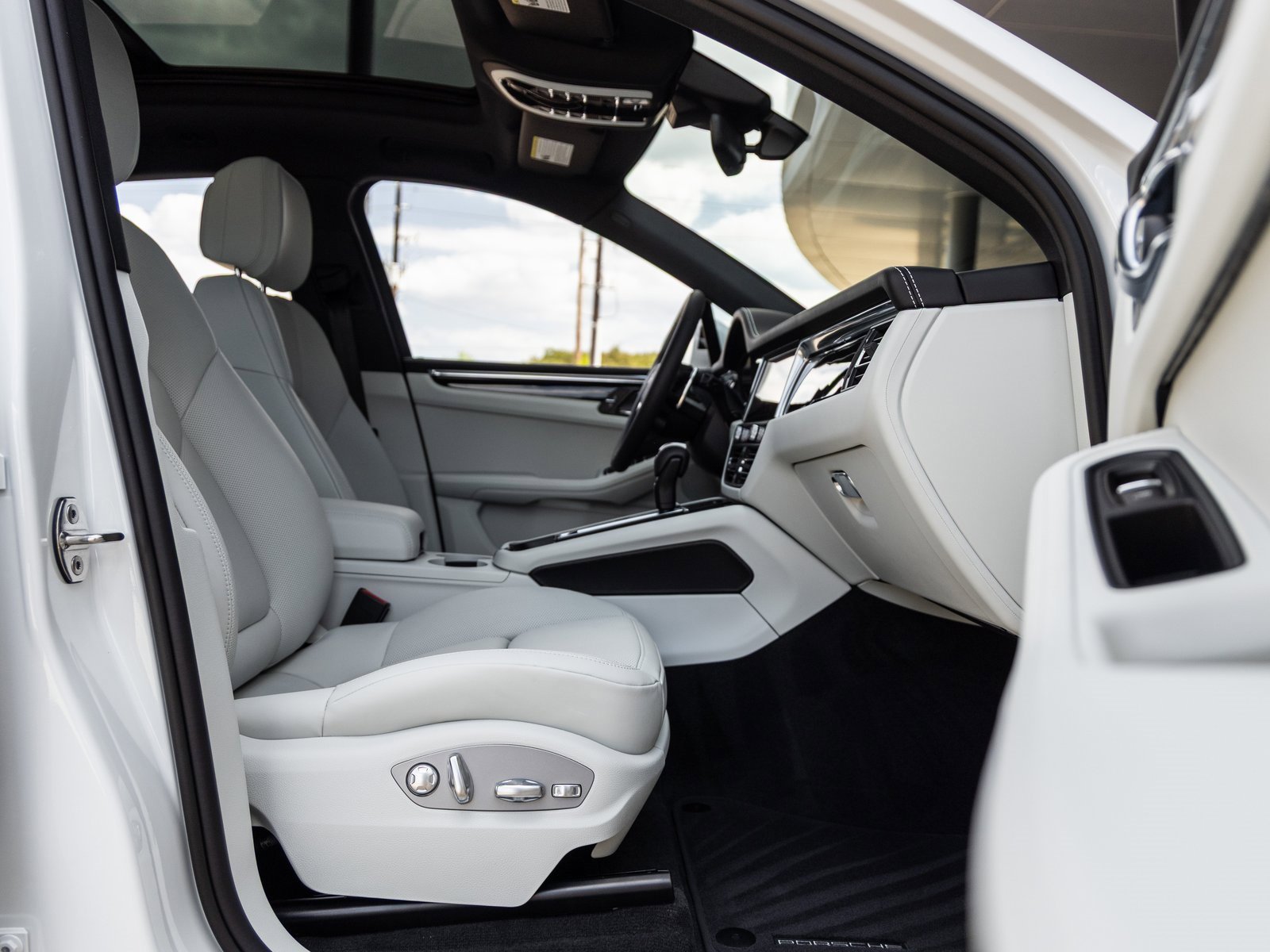 New 2026 Porsche Macan S image 44