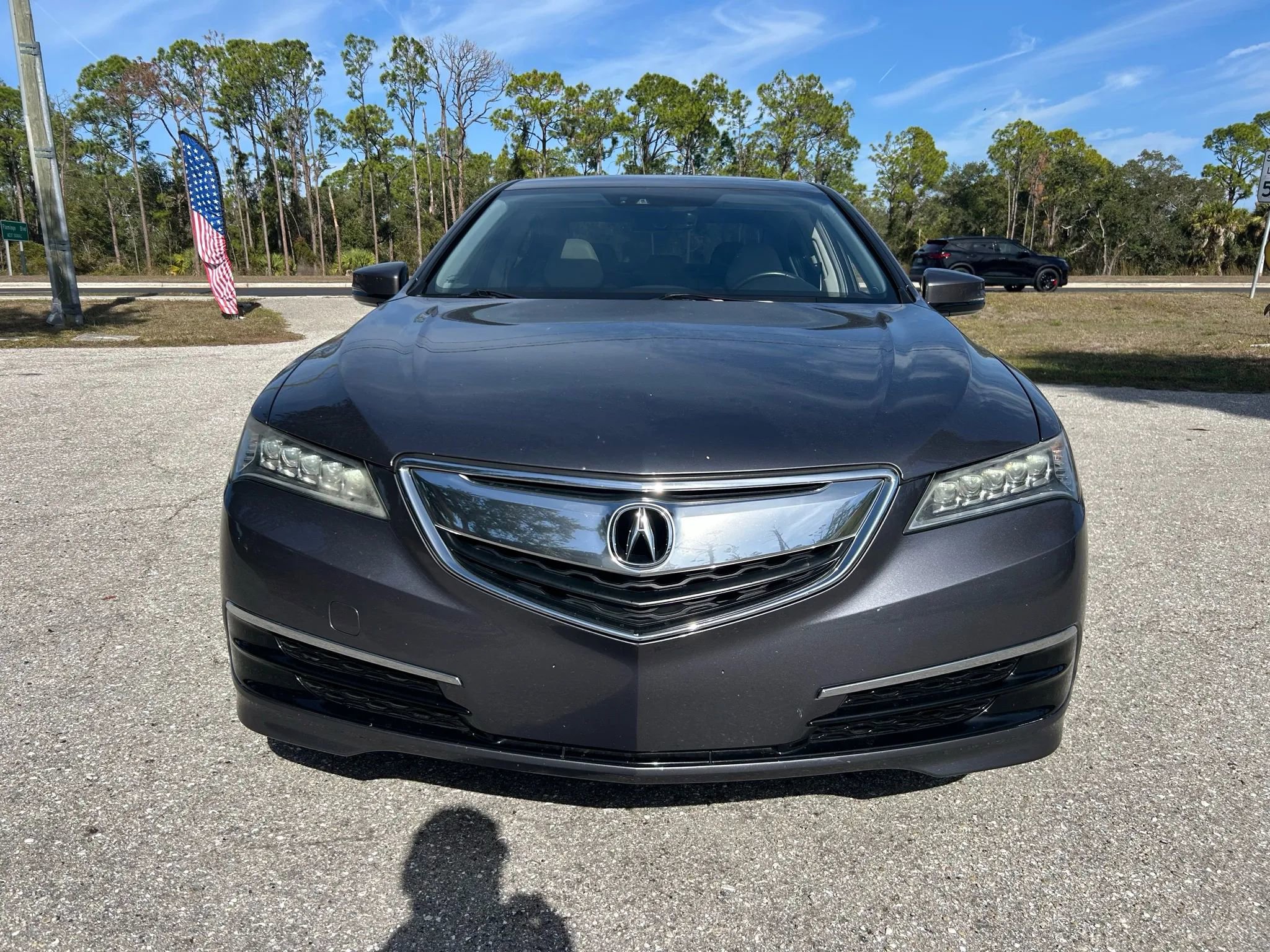 Used 2017 Acura TLX V6 w/ Technology Package image 2