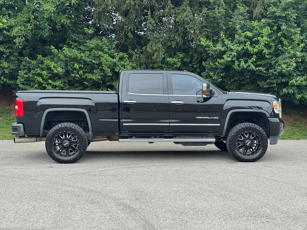 Used 2018 GMC Sierra 2500 Denali w/ Duramax Plus Package AWD/4WD image 4