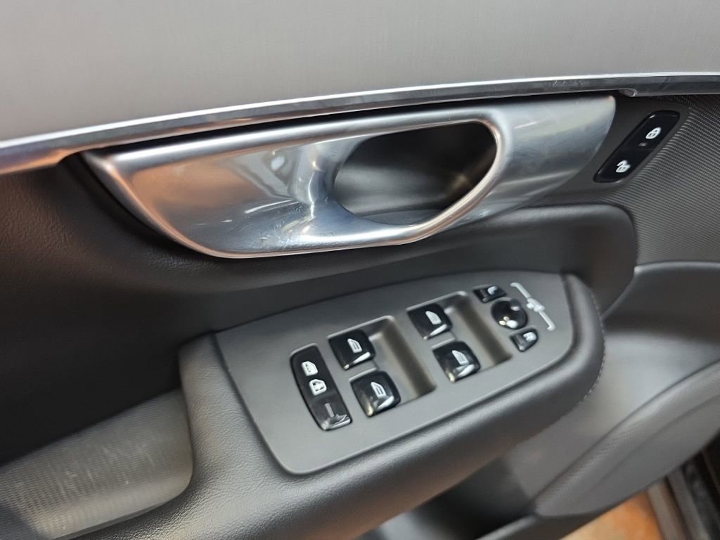 Used 2024 Volvo XC90 B5 Core image 24