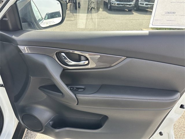 Used 2019 Nissan Rogue SV w/ Premium Package image 35