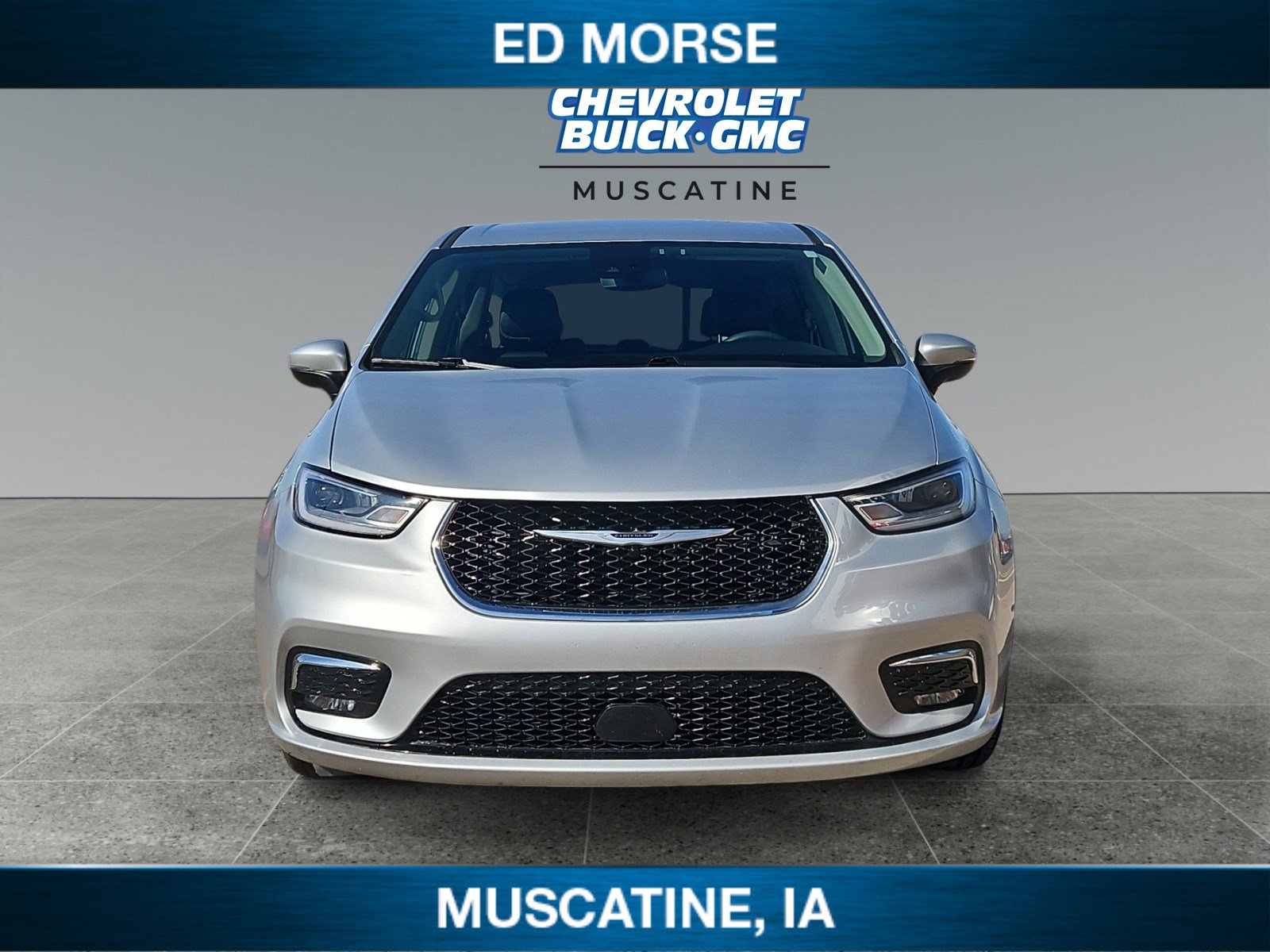 Used 2023 Chrysler Pacifica Touring-L FWD image 8