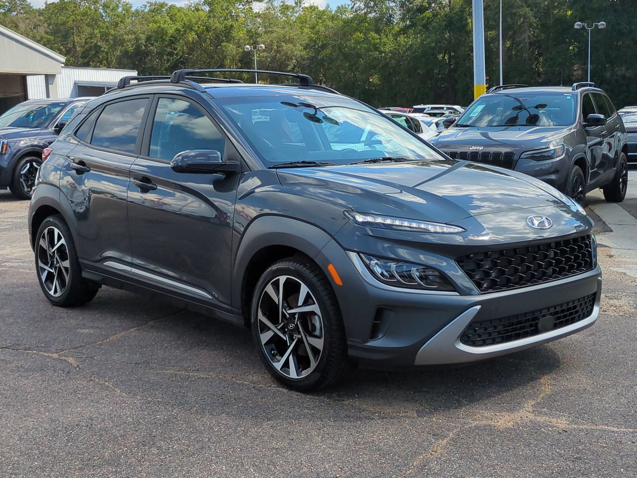 Used 2022 Hyundai Kona Limited FWD image 3