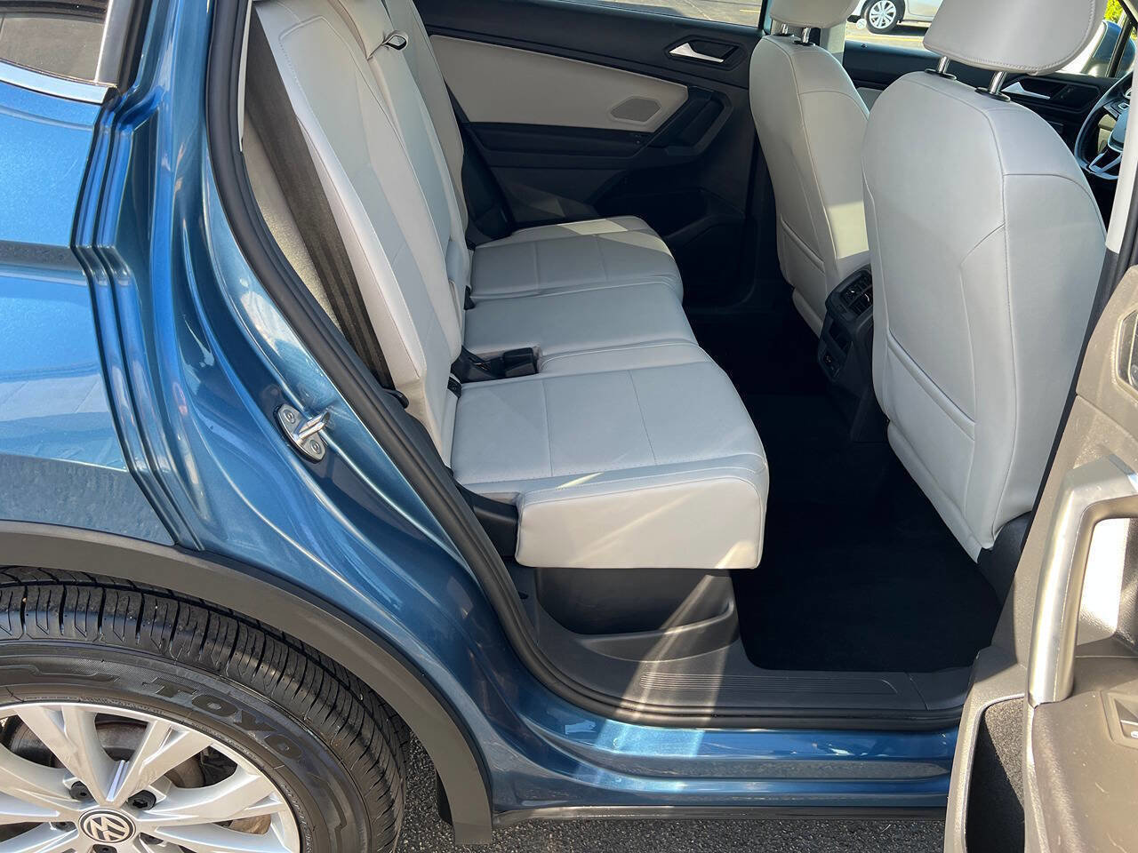 Used 2019 Volkswagen Tiguan SE w/ Panoramic Sunroof Package AWD/4WD image 25