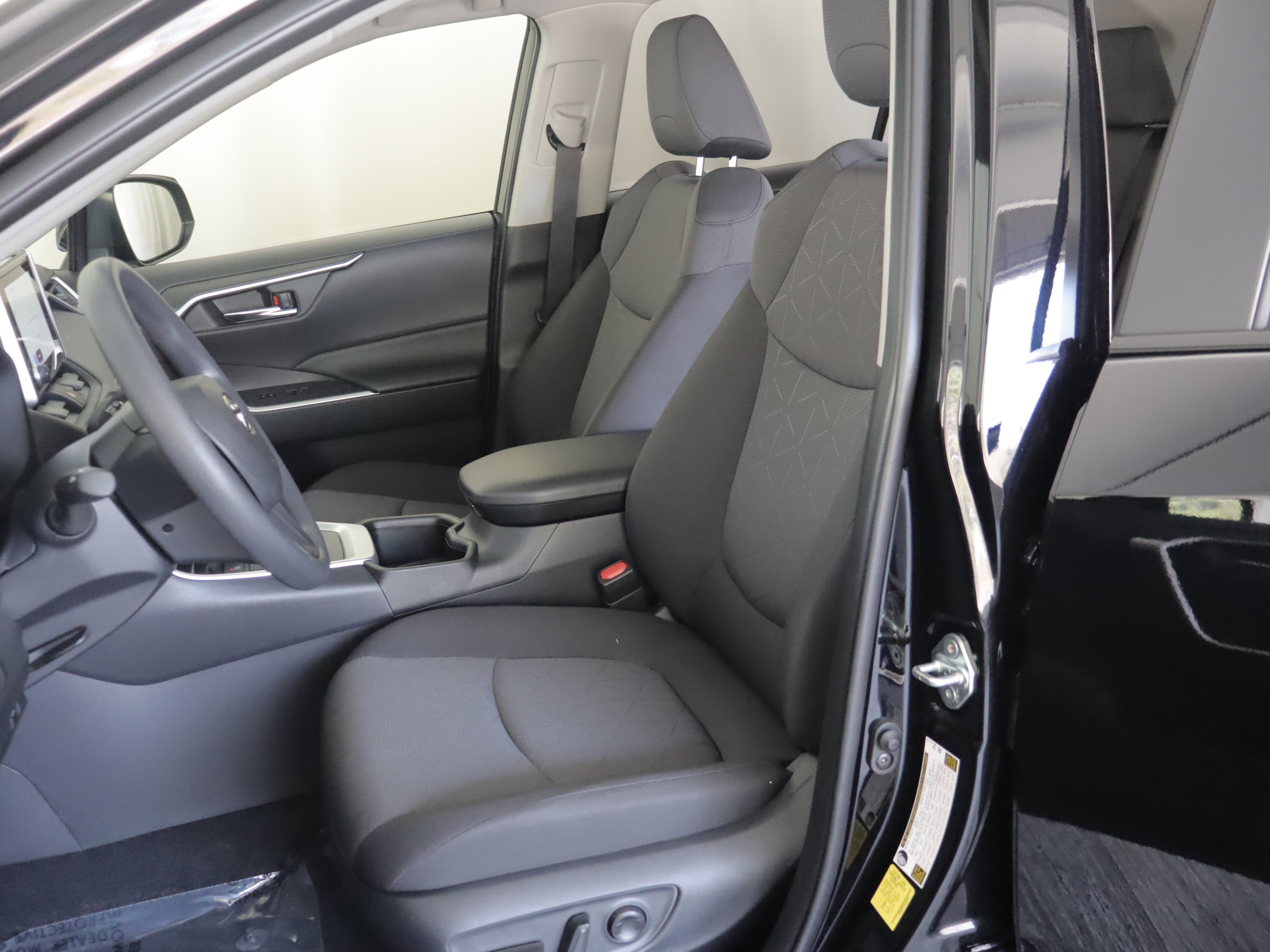 Used 2025 Toyota RAV4 XLE w/ Convenience Package image 8