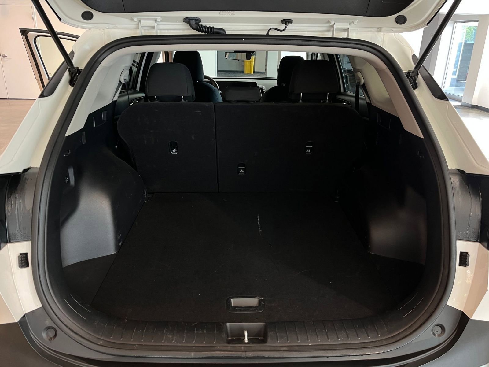 Used 2025 Kia Sportage LX FWD image 31