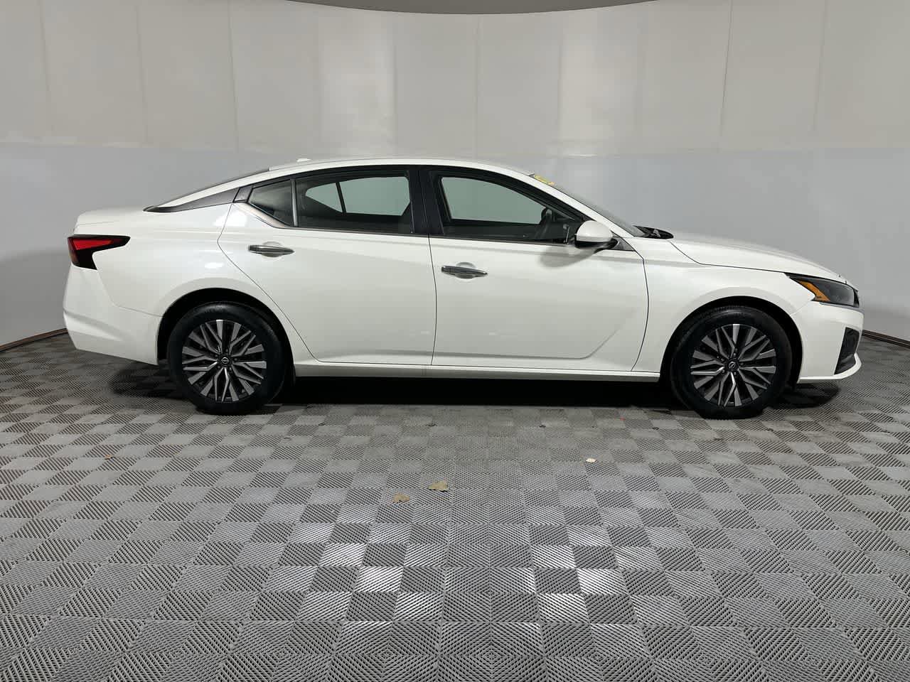 Used 2023 Nissan Altima 2.5 SV AWD/4WD image 9