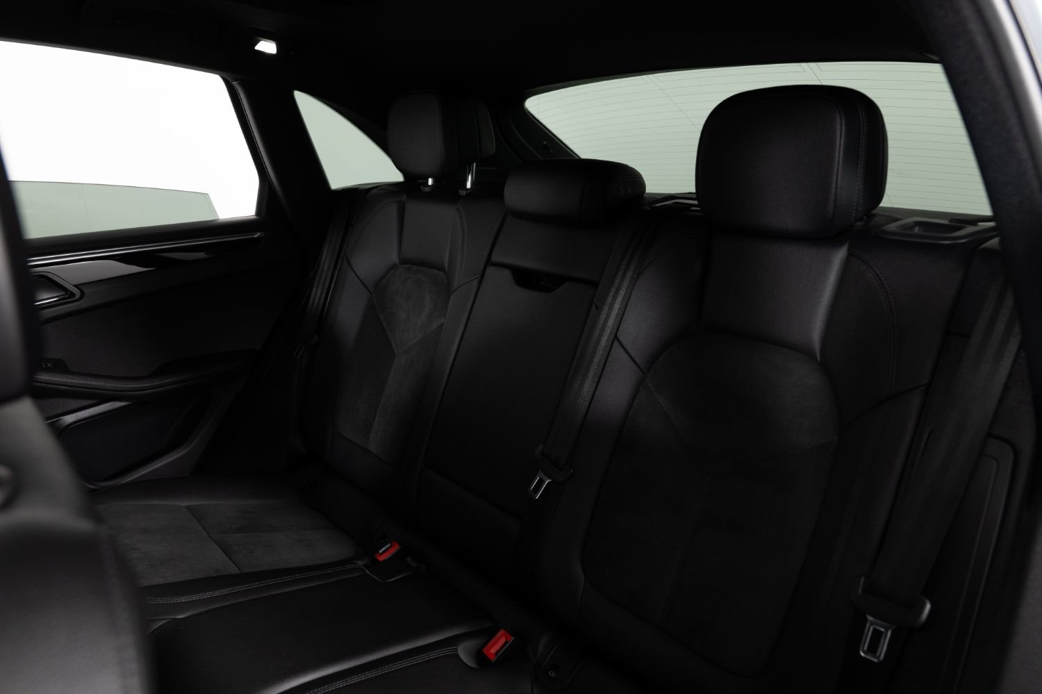 Used 2021 Porsche Macan AWD/4WD image 17