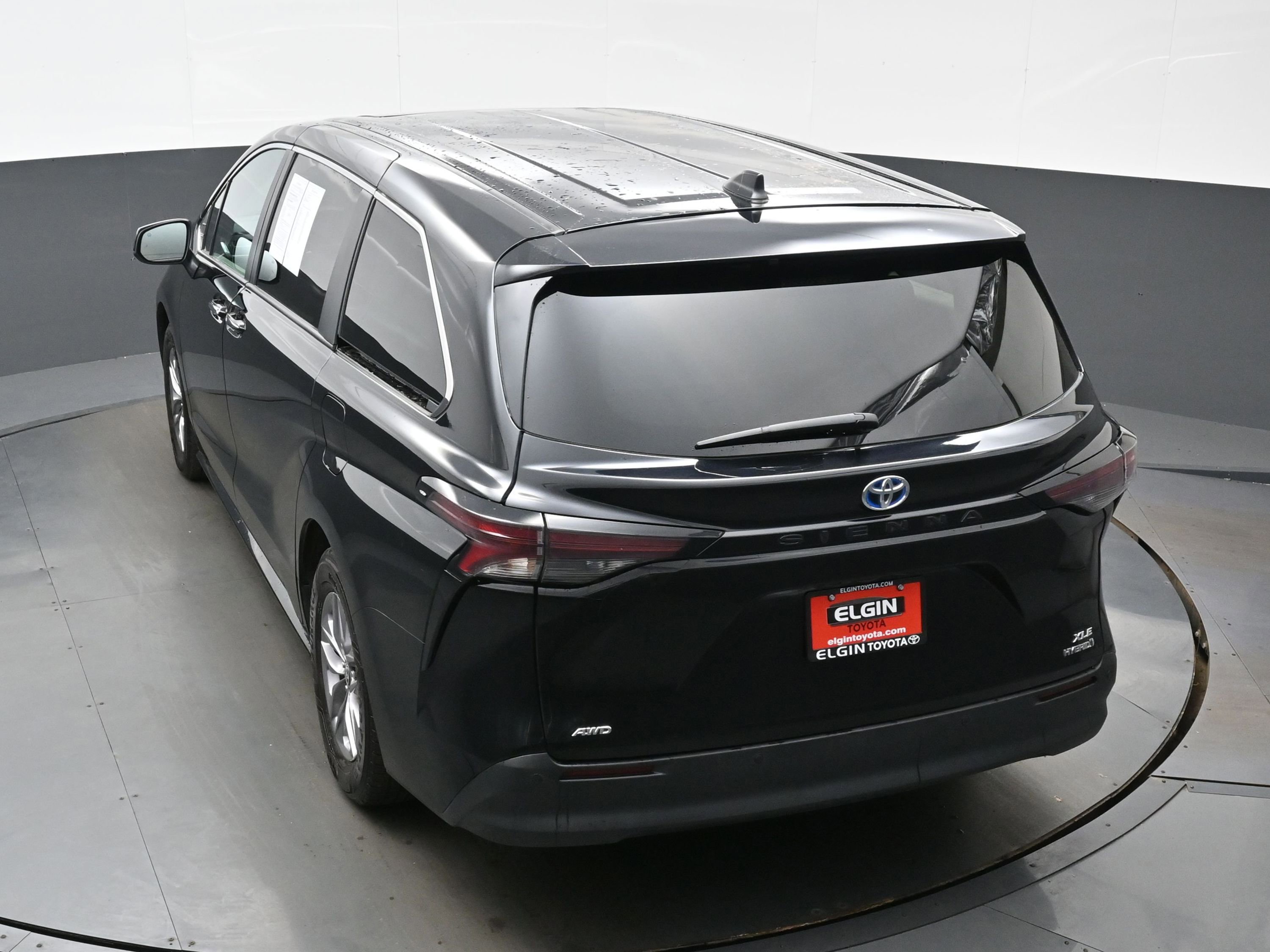 Used 2024 Toyota Sienna XLE AWD/4WD image 40