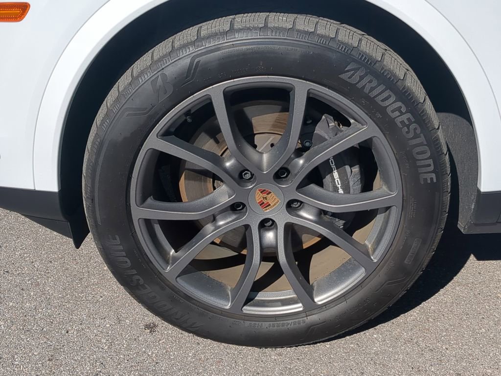 Certified 2025 Porsche Cayenne image 12