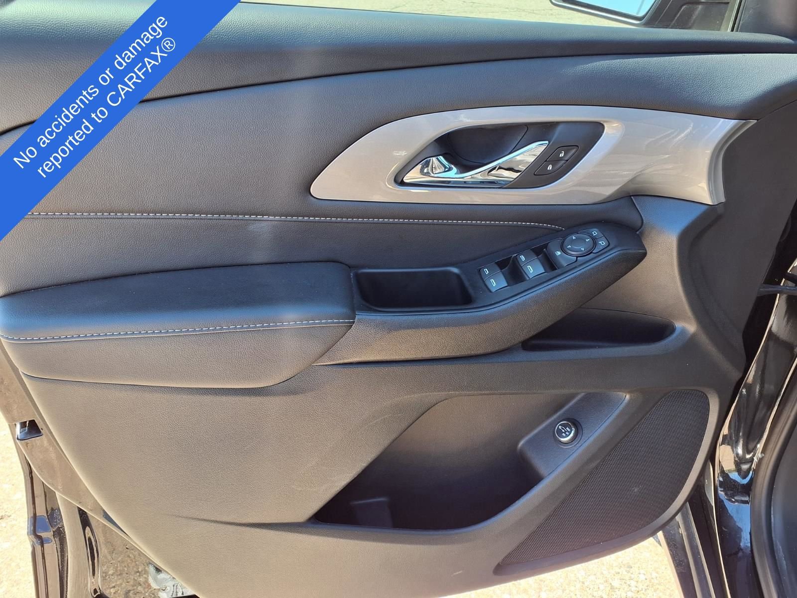 Used 2023 Chevrolet Traverse LT image 15