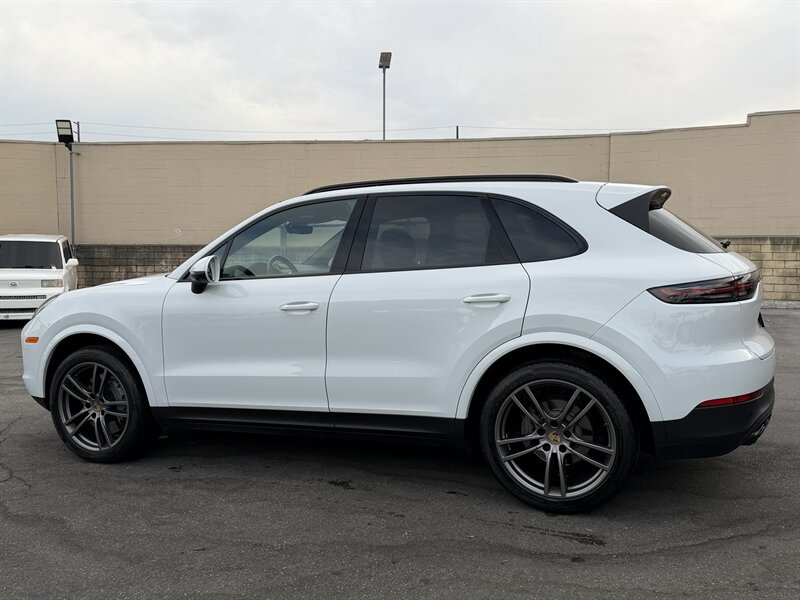 Used 2023 Porsche Cayenne S Platinum w/ Premium Package Plus AWD/4WD image 11