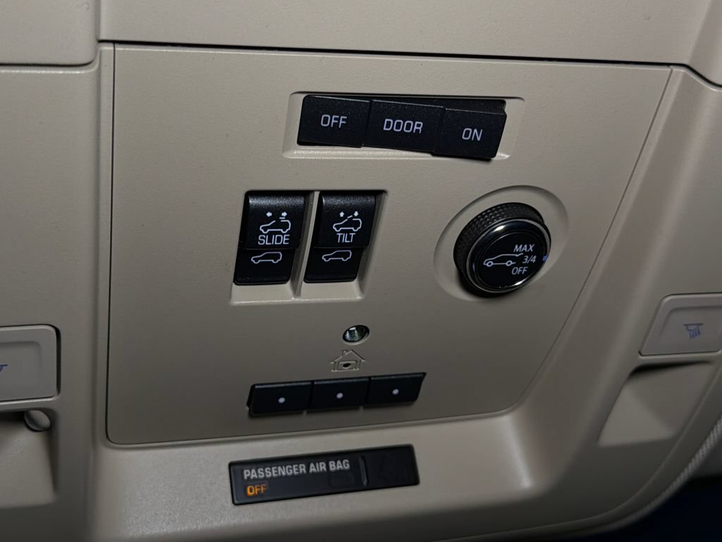 Used 2020 Chevrolet Suburban Premier w/ Premier 6.2L Value Package AWD/4WD image 32