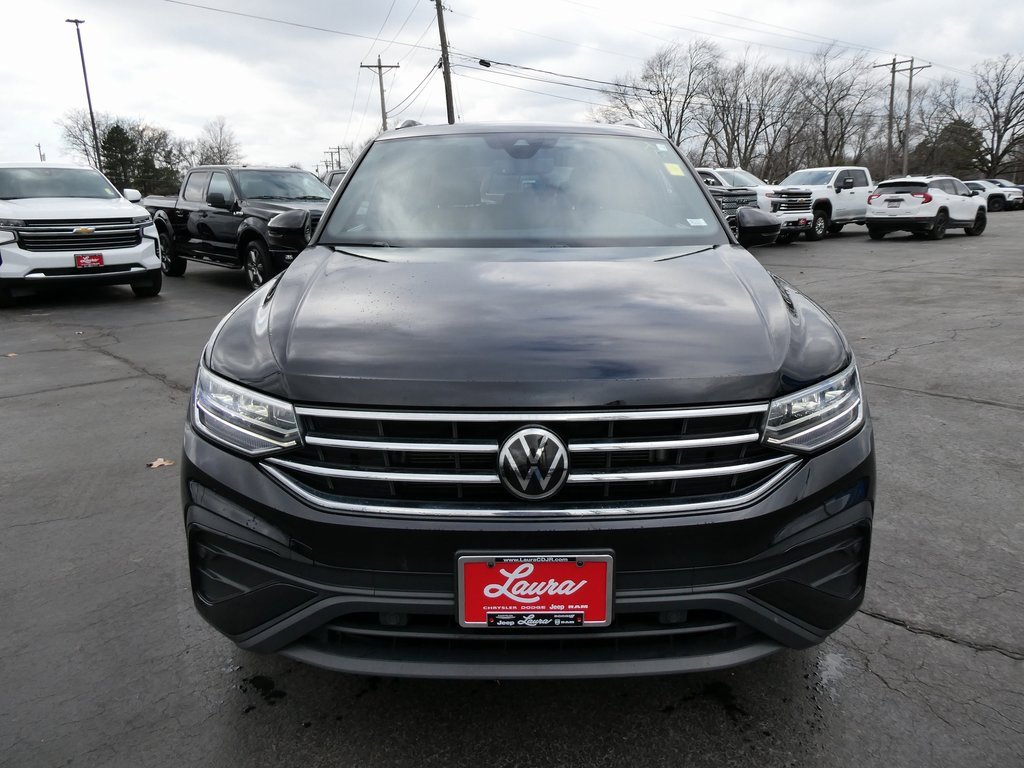 Used 2022 Volkswagen Tiguan SE w/ Panoramic Sunroof Package image 9