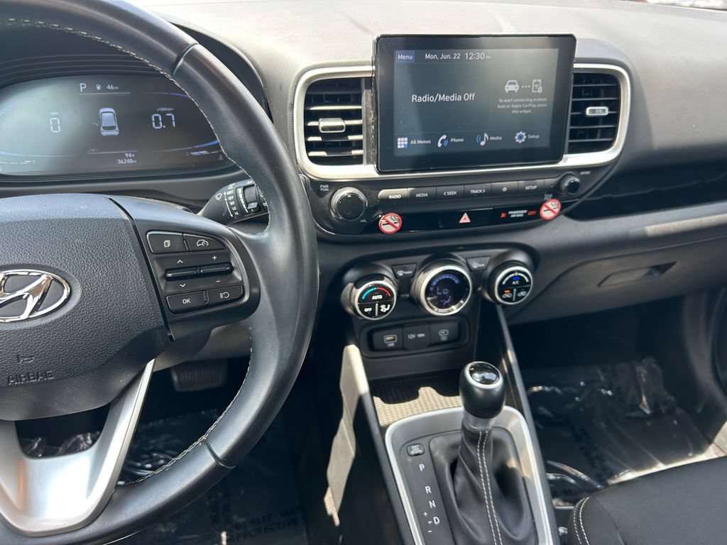Used 2025 Hyundai Venue SEL FWD image 16